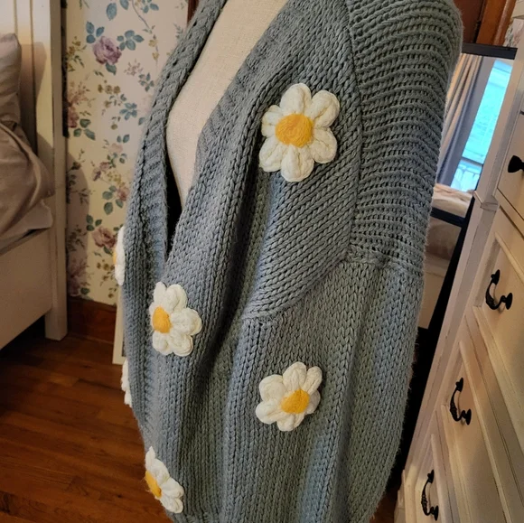 ALTAR'D 3D daisy knit sweater - Picture 4 of 10